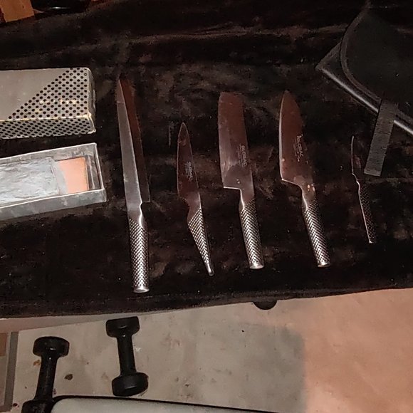 6 piece set of Global knives with quiver, wet stone - Picture 2 of 2